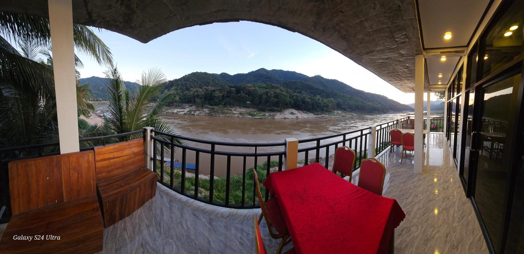 Inn Riverside Hostel Pb Muang Pakbèng 외부 사진