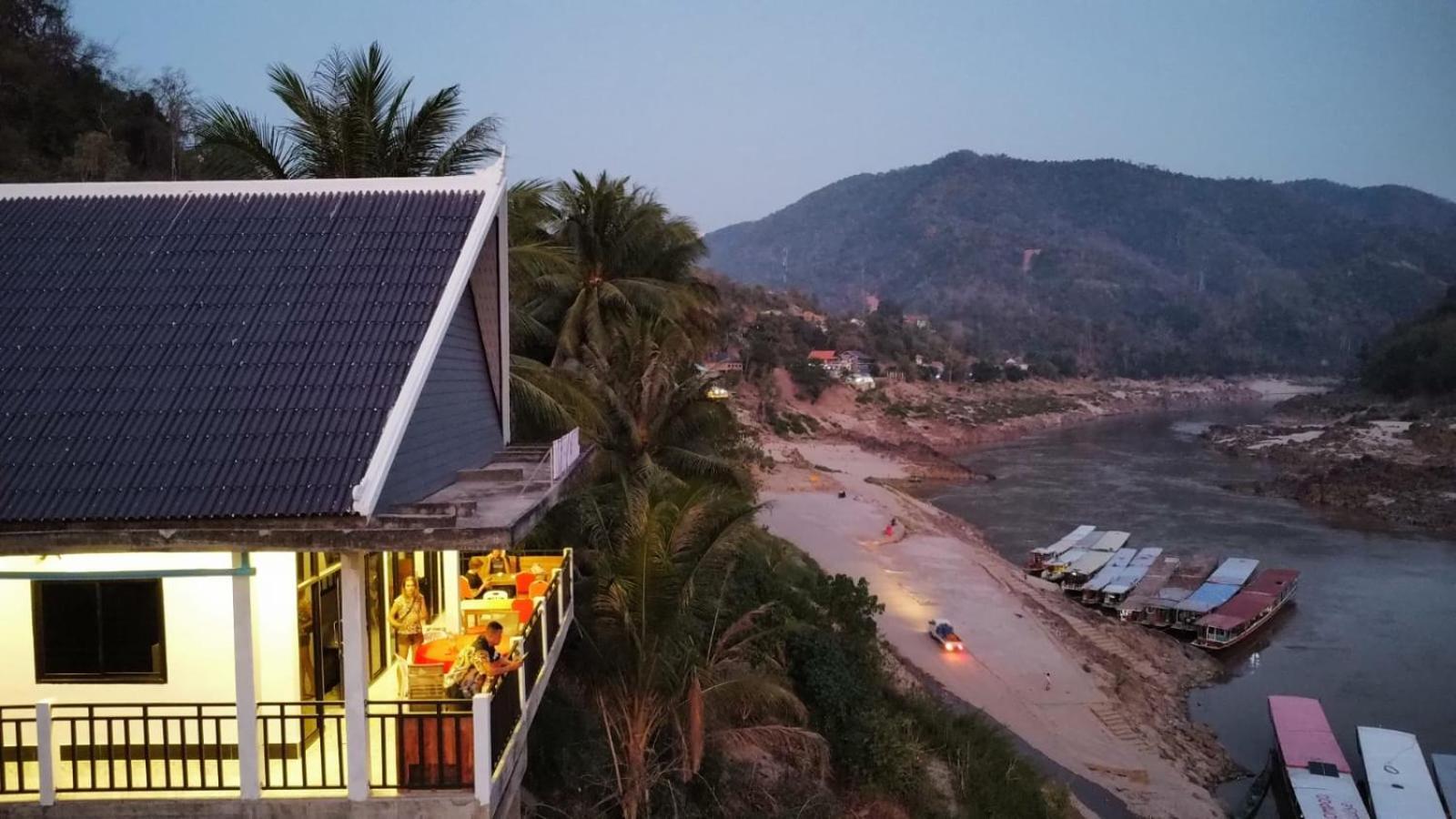 Inn Riverside Hostel Pb Muang Pakbèng 외부 사진
