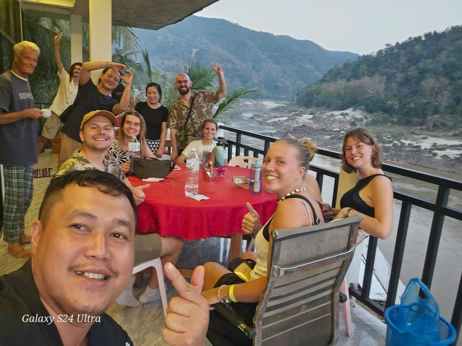 Inn Riverside Hostel Pb Muang Pakbèng 외부 사진