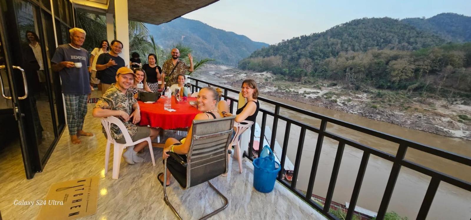 Inn Riverside Hostel Pb Muang Pakbèng 외부 사진