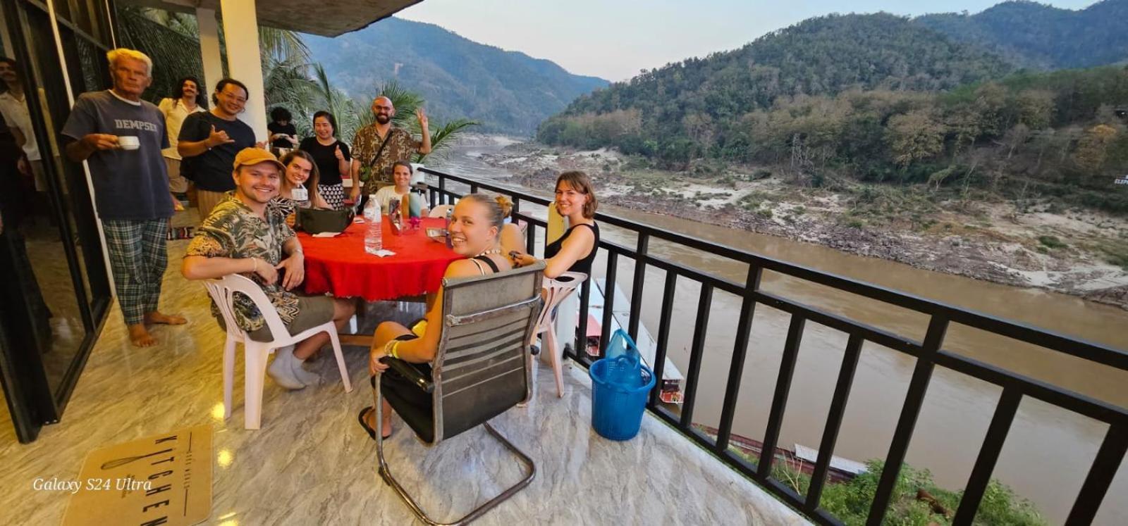 Inn Riverside Hostel Pb Muang Pakbèng 외부 사진
